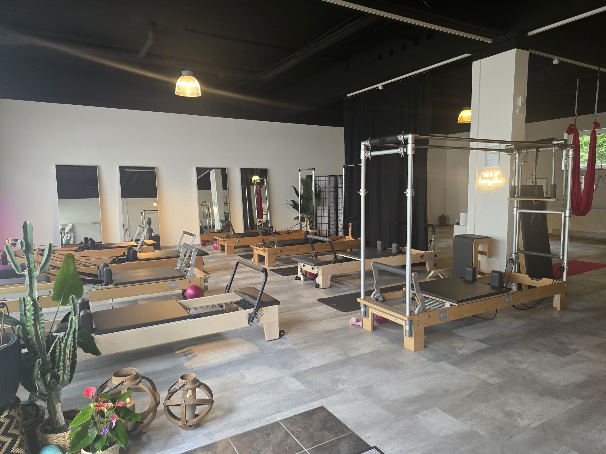 CoreSociety Pilates Studio in Leverkusen – Reformer, Cadillac und Trainingsfläche